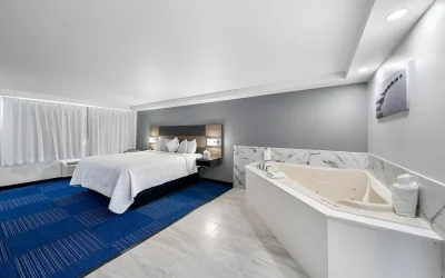 Admiralty Inn and Suites