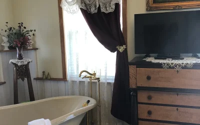 Big Yellow Inn Bed & Breakfast