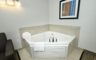 Holiday Inn Express & Suites Grand Forks, an IHG Hotel
