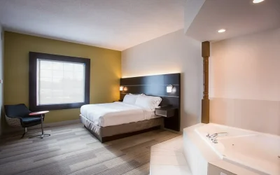 Holiday Inn Express & Suites Reading Airport, an IHG Hotel