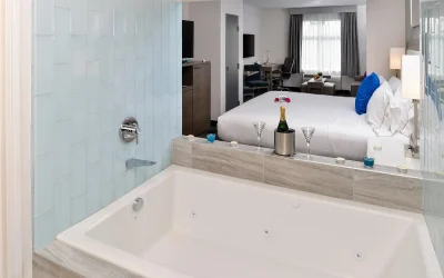 Holiday Inn Express & Suites San Diego – Mission Valley