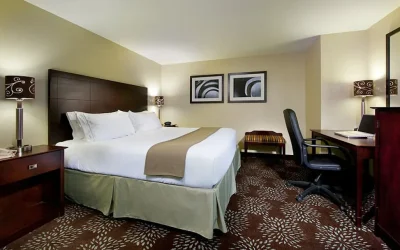 Holiday Inn Express & Suites Warminster – Horsham, an IHG Hotel