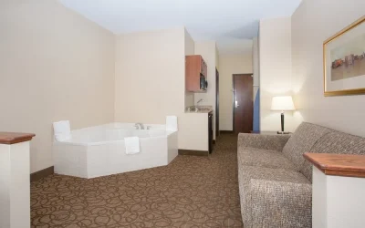 Holiday Inn Express and Suites Concordia US81