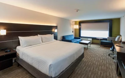 Holiday Inn Express and Suites Pittsburg