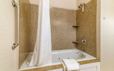 Maine Evergreen Hotel