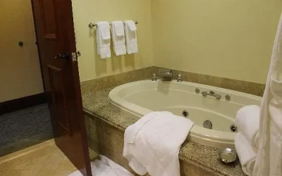 Monterey Plaza Hotel & Spa