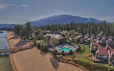 Steps to the Lake...Ski & Beach Peaceful Retreat...2 Bed + Loft
