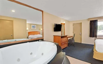Super 8 by Wyndham Milford New Haven Super 8 by Wyndham Milford New Haven