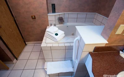The King Jacuzzi Suite at the Edgewater Hotel & Casino